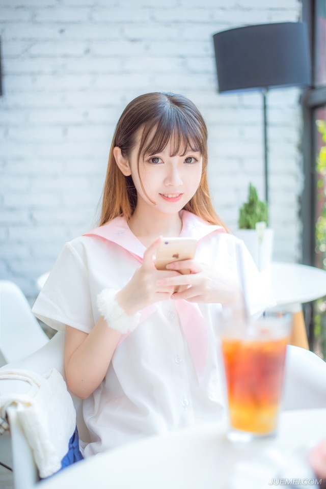 “莫要乱说，我之前开玩笑的。”魏延连忙道，虽然他很想打，但要事因为这个就让庞统去死，那他还是宁愿和平接受蜀中。